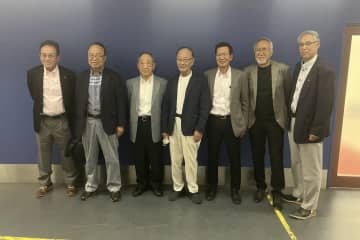 【広島】ＯＢ会の７人が阪神戦前に激励訪問　大野豊会長「我々も応援するしかないですから」