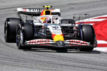 レーシングブルズが2台揃って初日トップ10入り「新ウイング導入でマシンの変化を感じた」とローソン