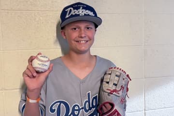 大谷翔平が“フェンス破壊”直後…少年に2度目の幸運　勃発したヤ軍ファンとの争奪戦