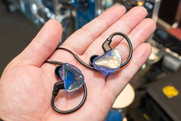 qdc、シングルBAの新IEM「FRONTIER」がイベント初展示。ポタフェス2025 大阪