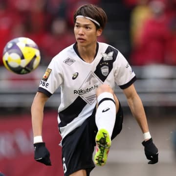 「凄い弾道だ」「キックうめええええ」鳥肌モノの美技！ 神戸MFが決めた直接FK弾が話題！「美しくてしなやか」