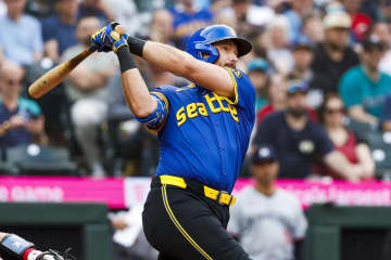 【MLB】マリナーズ主砲ローリー、再び1試合2発“20号21号”でジャッジをリード　米記者驚愕の57本ペース「捕手最多記録を楽々更新する」
