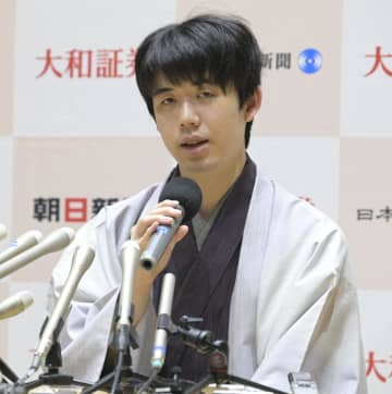 藤井名人「地元の熱意、心遣いうれしい」　3連覇決め会見　将棋・古河対局　茨城