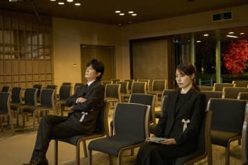 東野圭吾×福山雅治×有村架純　映画『ブラック・ショーマン』60秒特報映像と場面写真が解禁！クランクアップコメントも到着