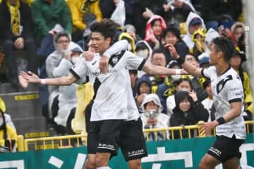 扇原貴宏の弾丸FKがさく裂！　神戸が3発で2試合ぶり白星…柏は3戦未勝利に