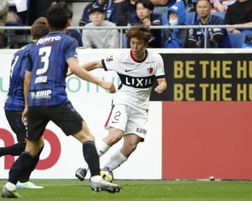 鹿島がG大阪戦で一挙４人を交代。左膝を負傷した安西は担架で運ばれ、先制弾のL・セアラはピッチに座り込む