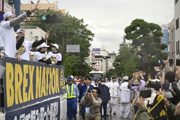 バスケ宇都宮が優勝記念パレード　Bリーグ、3度目の日本一に歓喜