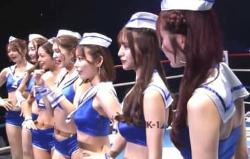あれ…？ 一人だけ“露出多め”のラウンドガール「間違い探しみたい」“細かすぎる”挑発的アレンジに驚きの声「スタイルの良さがすごい」の声も