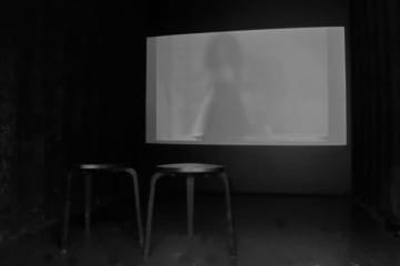 母とホラー映画を観に行った私。上映中、母の“ある行動”に我慢の限界に達し…
