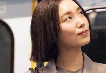 飯豊まりえが女優・モデルの“二刀流”で輝く、美の秘訣「家ではもっぱら自炊。夜は野菜をたっぷり」
