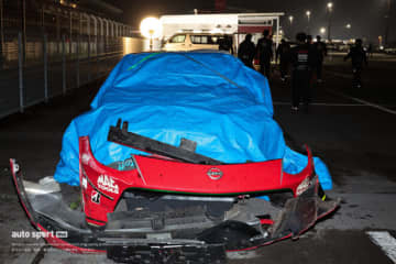 TEAM ZEROONEの26号車raffinée Zがクラッシュで全損に。富士24時間の夜間に接触