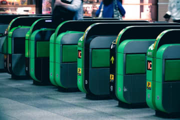 駅にあった案内板の表記を思わず二度見　まさかの方角に「絶対に迷う」「都会の駅は本当に恐ろしい」