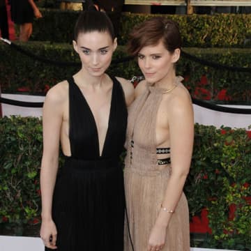 ケイト・マーラ、妹ルーニー・マーラとついに共演