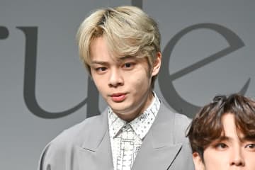 JO1鶴房汐恩、オンラインカジノ利用で10日間活動自粛「生きざまで信頼を取り戻す」…ネット上では賛否の声