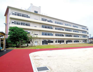 小学校の廃校舎を活用、埼玉・北本に複合施設　きょう1日オープン…キッチンカーの出店やマルシェ、オープニングセレモニーも　学校の面影残した施設、愛称は