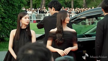【動画】乃木坂46、凛とした美しさでレッドカーペット　報道陣の多さに「ソワソワ」