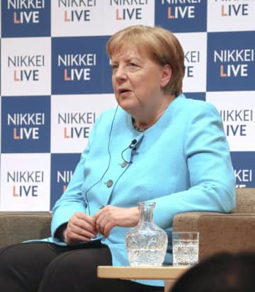 日本の防衛費「不十分」　来日のメルケル元独首相