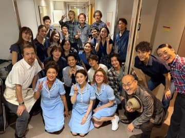 おばたのお兄さん、高畑充希主演ミュージカル『ウェイトレス』大千穐楽をキャスト集合ショットで報告
