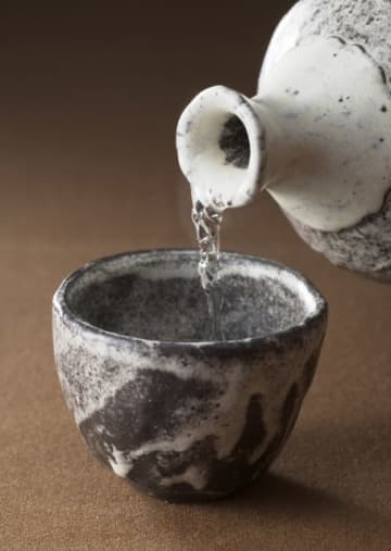 海外でも大人気の日本酒、日本茶。ブームを支える、日本が誇る職人たちに光を