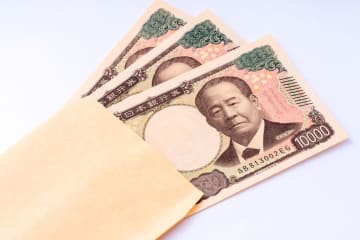 定年後の再雇用で「月給50万→30万円」に減少！ 雇用保険から給付金が「3万円」ほど出るそうですが、毎月もらえますか？ 手続きは自分でするのでしょうか？ 支給金額をシミュレーション