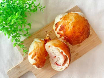 のび～るチーズが最高！家族から人気の「ベーコンチーズロールパン」レシピ