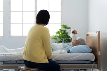 “母の娘”を卒業できない51歳シングルマザー、ようやく施設に預けたのに…資産家との結婚を阻む「再出発の壁」