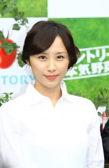 山口もえが自宅の家庭菜園を公開。収穫したタマネギ、ズッキーニ苗のほか「ラベンダーがすごいことに！」