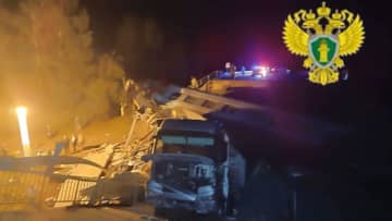 ロシア西部で橋が崩落、列車脱線で７人死亡　「違法な干渉」を非難
