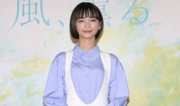 「ギャル感爆発！来年の朝ドラヒロインだよね！？」見上愛、個性全開の姿に称賛の嵐　平成感溢れるギャルショットにファン大絶賛