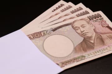親から「家に入れるお金を3万円から5万円に上げてほしい」と言われました。20代で実家に住んでいる人はどのくらいお金を入れているのでしょうか？