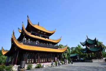 千年の歴史持つ岳陽楼に活気　中国湖南省