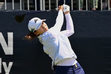 渋野日向子は２差３位　粘りの７２で最終日へ「なんとか上位に残れて良かった」