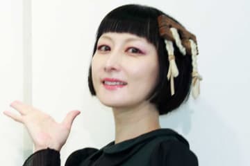 44歳女芸人、世界禁煙デーに大量のタバコ「一服しながら考えよ」　投稿が話題「凄い量」