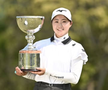 24歳の稲垣那奈子が初優勝　女子ゴルフ最終日