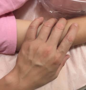 アレク、体調を崩した息子と病院へ「徹夜した2日間」