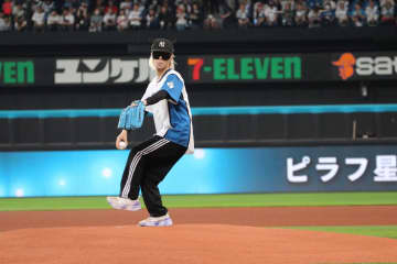 ピラフ星人、地元・北海道日本ハムファイターズのファーストピッチに登場