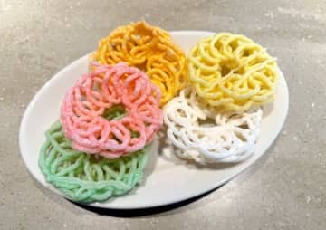 揚げると花が咲く…!?業務スーパーで衝撃の「おせんべい」を見つけた
