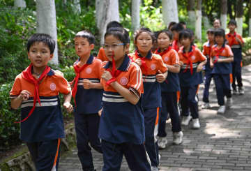 小学生の多彩な学びを支援、公園は第2の教室　中国重慶市