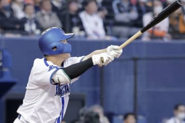 DeNA・佐野、全3打点の活躍で勝利に貢献！三浦監督「いいところで打ってくれます」