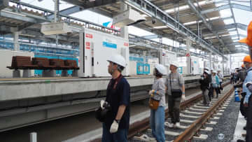 西武「東村山駅」でレールウォーク楽しむ　新宿線下り線が6月下旬に高架化