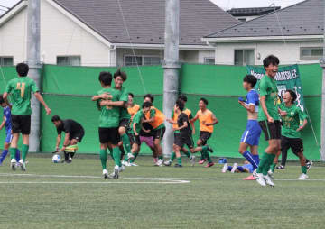 プレミア勢に明暗　3連覇中の市立船橋が専大松戸に敗れる　流経大柏は千葉明徳を退け4強入り