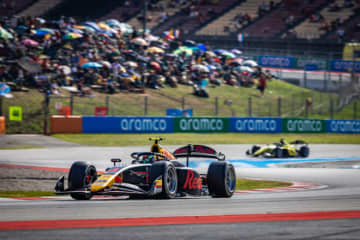 レッドブル育成リンドブラッドが2勝目。宮田莉朋は今季2度目の入賞果たす／FIA F2第6戦レース2