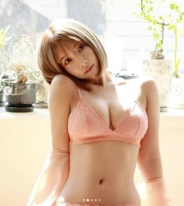 「くびれが…凄すぎ…」三上悠亜、ピンクの下着姿から見える美スタイルにファン大絶賛「なんでそんなにかわいいのですかね」