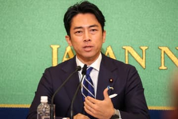 「感動しました」日本ダービー表彰式に登場した小泉進次郎大臣が“コメーーー！！”の大声援に即反応！「競馬ファンになりそう…」とも