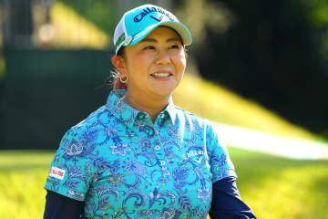 「顔出しは初めてですね」ツアー７勝の女子ゴルファーが謎だった“イケメン結婚相手”をサプライズ公開！ エイプリルフールに入籍発表