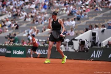 スビトリーナ、3本のマッチポイントをしのいで前年準Vの世界4位パオリーニを撃破！大逆転勝利で5度目の8強入り[全仏オープン]