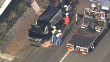 小学生2人乗せた車が東名高速に転落…運転手は現場から立ち去る　目撃者「子どもたち残したまま歩いて行っちゃった」　静岡・浜松市