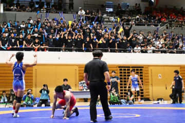 ＜レスリング＞【2025年東日本学生リーグ戦・特集】団体戦特有の雰囲気の中、山梨学院大の一体感に負けた日体大