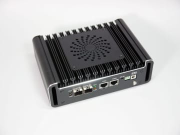 TOPTONの産業用ミニPCで10Gbps対応ルーターを自作！ Proxmox VE+OpenWrtを入れてフレッツ 光クロス回線で使う【イニシャルB】