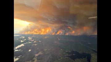 カナダで山火事相次ぎ数万人避難　180箇所以上で延焼中…半数が「制御できない状態」　警戒レベル最も深刻な「5」に引き上げ…国際的な支援も要請